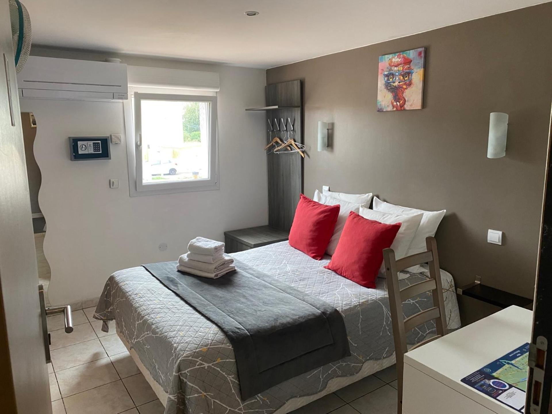 Logis Hotel La Chaumiere Marseillan  Buitenkant foto