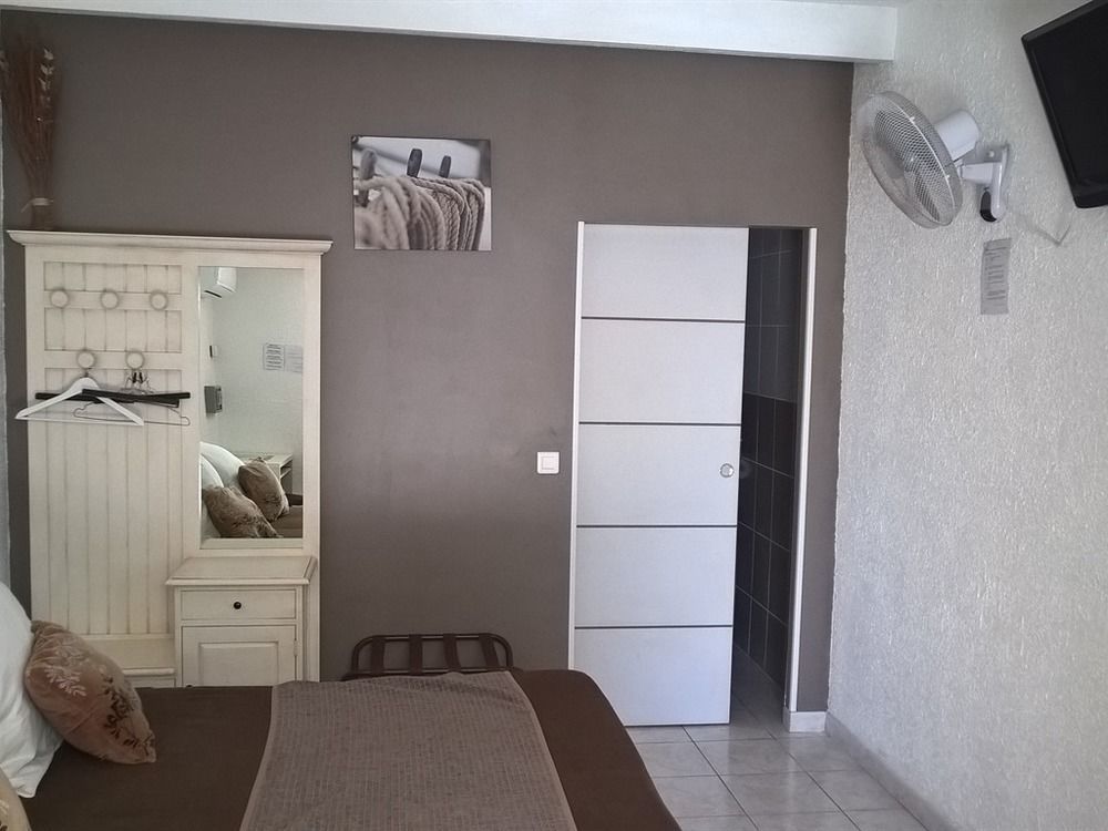 Logis Hotel La Chaumiere Marseillan  Buitenkant foto